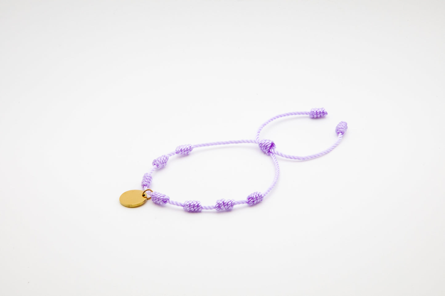 PULSERA DE LA SUERTE NUDOS CON MEDALLA GRABADA