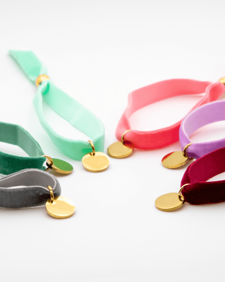 PULSERA ELÁSTICA CON MEDALLA PERSONALIZADA