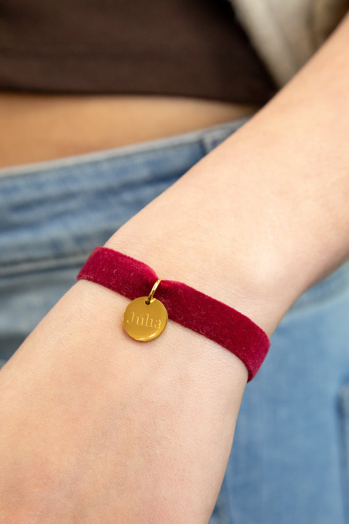 Pulsera elástica con medalla personalizada
