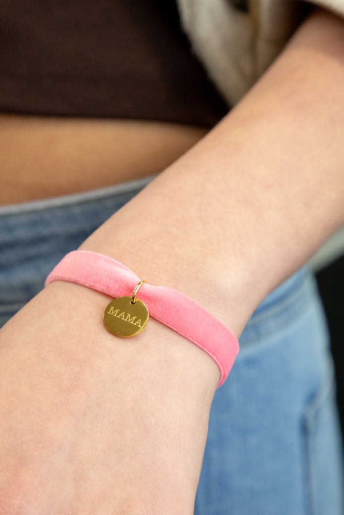 Pulsera elástica con medalla personalizada