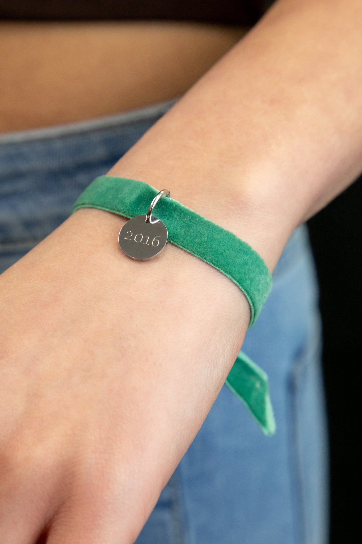 PULSERA ELÁSTICA CON MEDALLA PERSONALIZADA