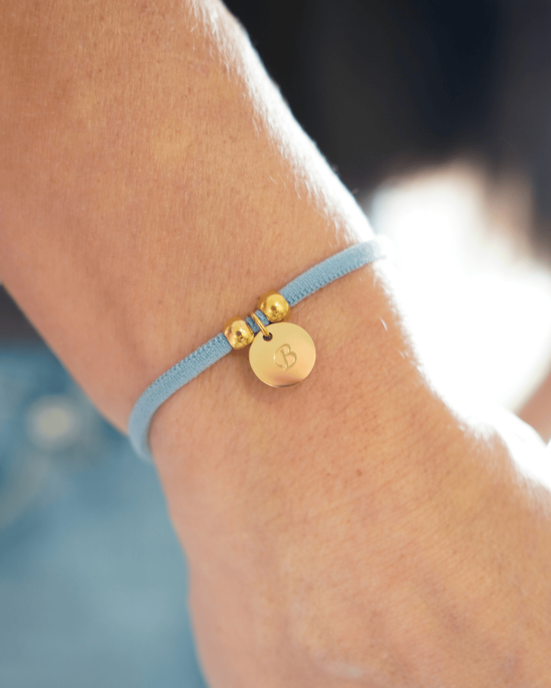 PULSERA ELÁSTICA CORDÓN CON MEDALLA PERSONALIZADA