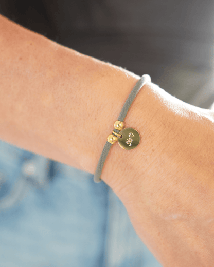 PULSERA ELÁSTICA CORDÓN CON MEDALLA PERSONALIZADA