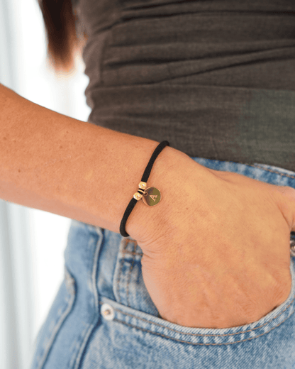 PULSERA ELÁSTICA CORDÓN CON MEDALLA PERSONALIZADA