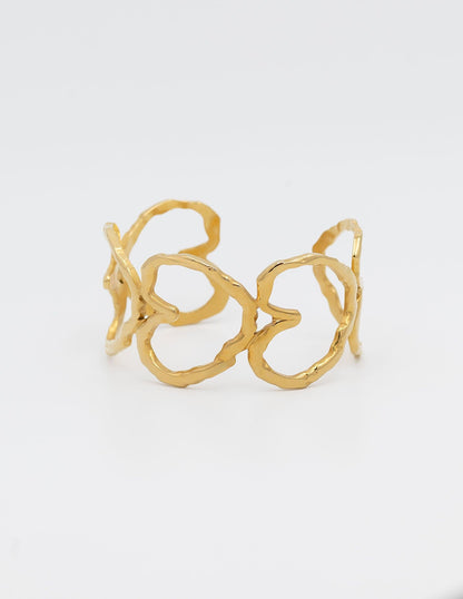 esclava rígida formada por corazones huecos dorada