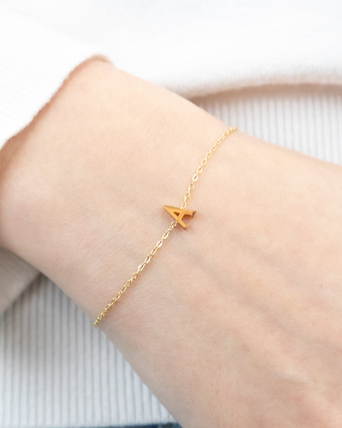 THIN BRACELET WITH INITIAL