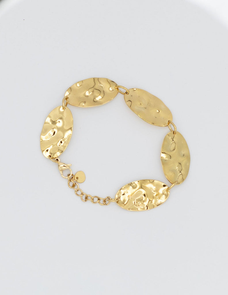 pulsera formada con cinco medallas ovaladas que se unen entre sí