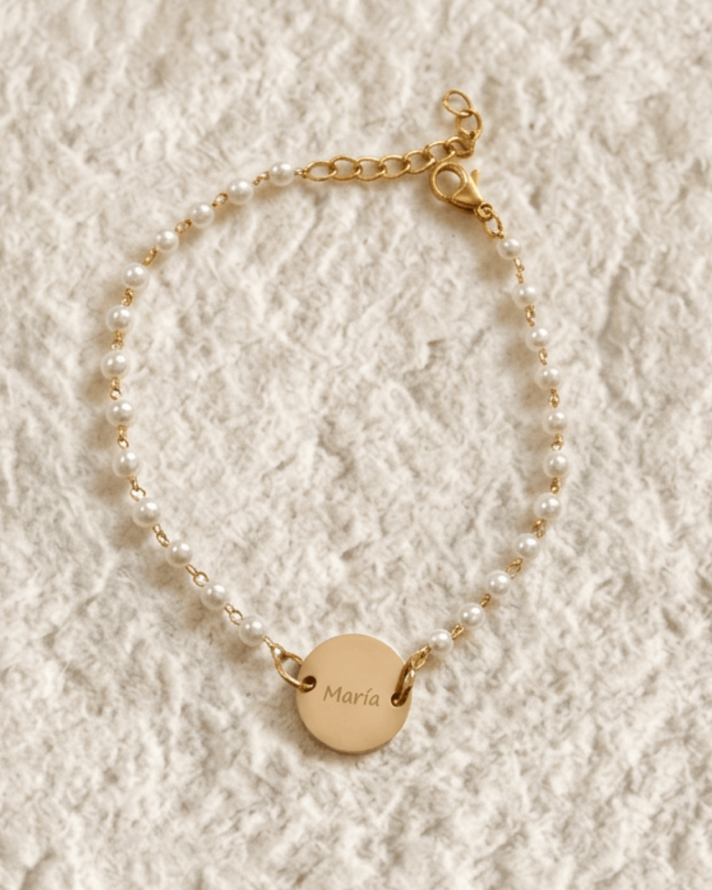 PULSERA PERLAS CON MEDALLA GRABADA