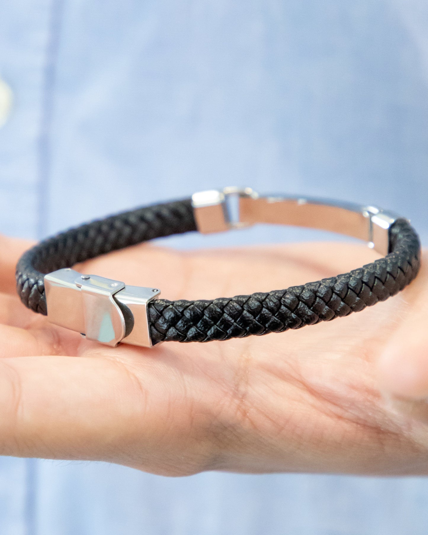 PULSERA HOMBRE POLIPIEL NEGRA GRABADA