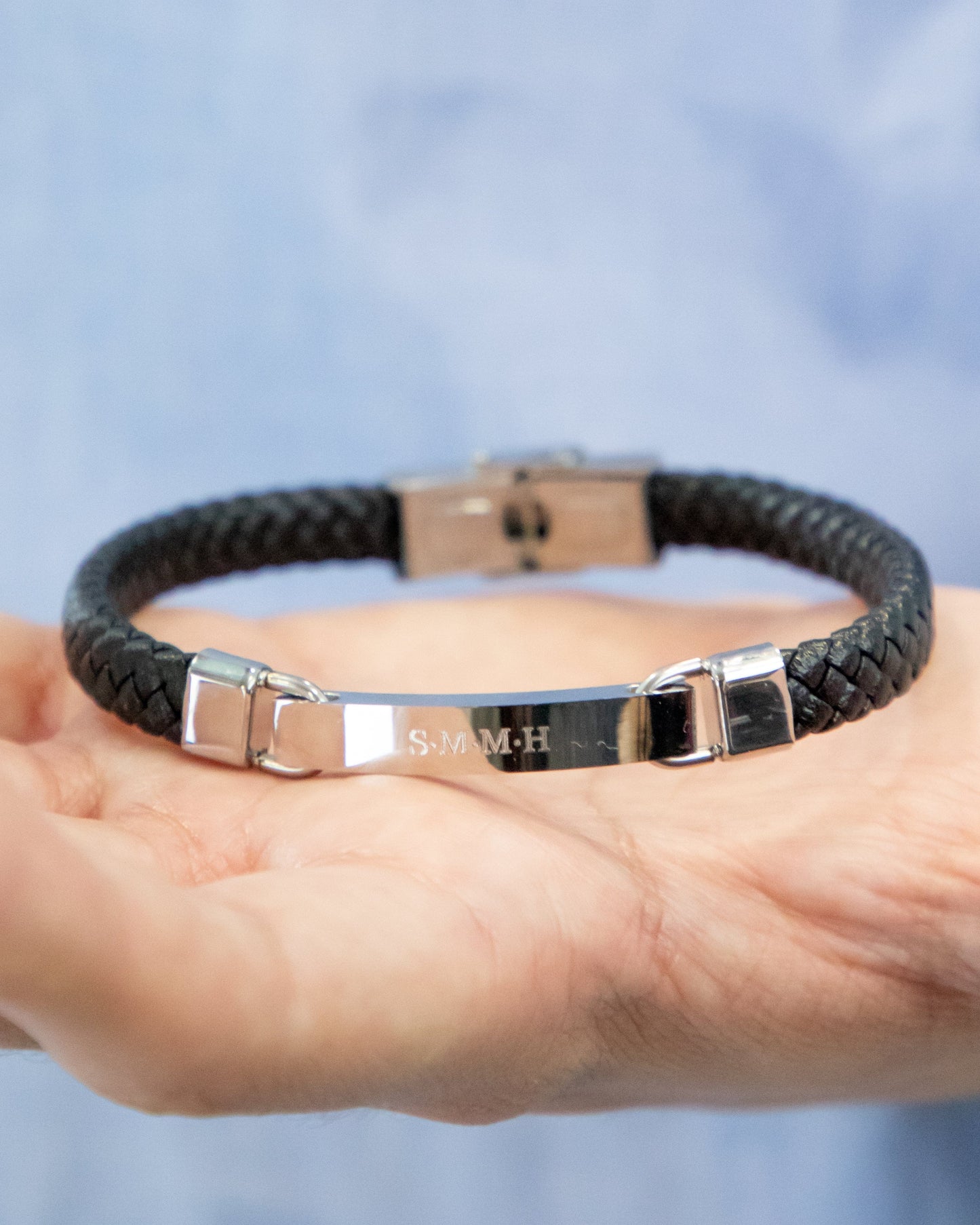 PULSERA HOMBRE POLIPIEL NEGRA GRABADA