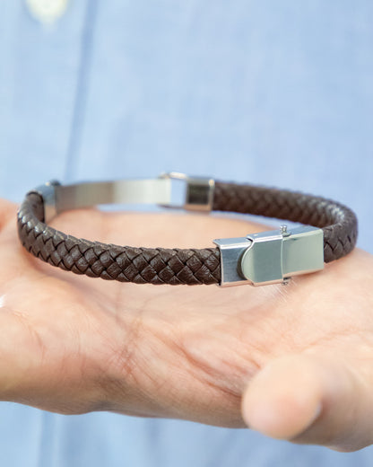 PULSERA HOMBRE TRENZADA MARRÓN GRABADA