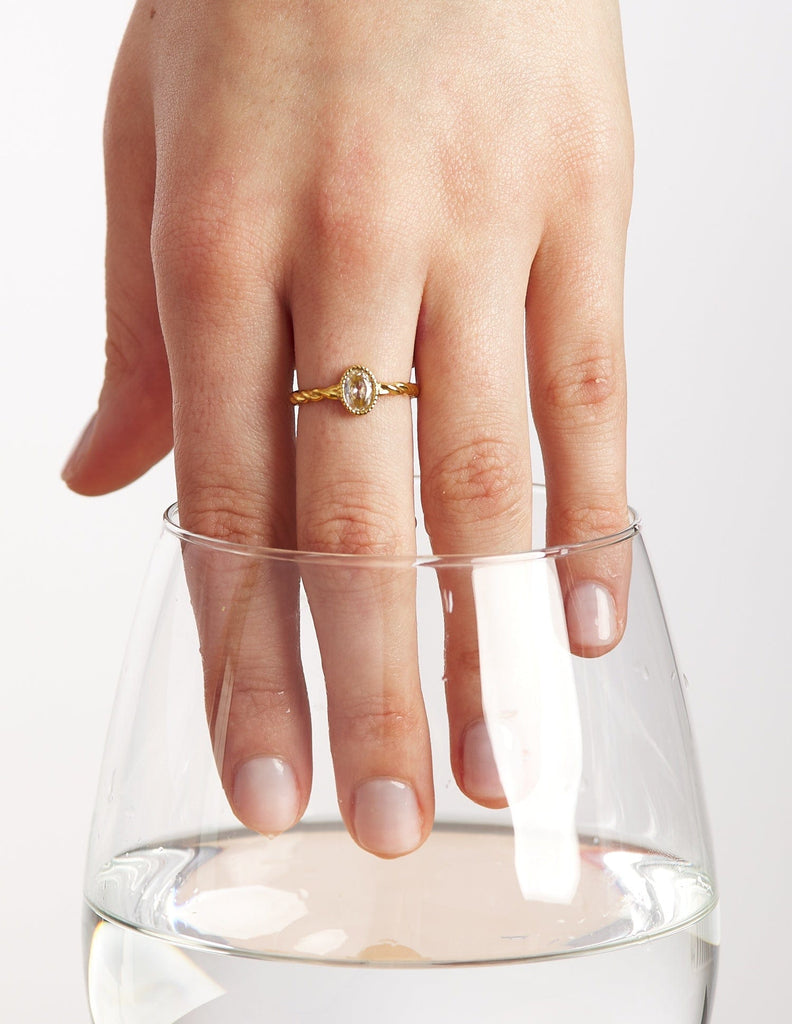 Anillo con circonita blanca Helen, con vaso de vino