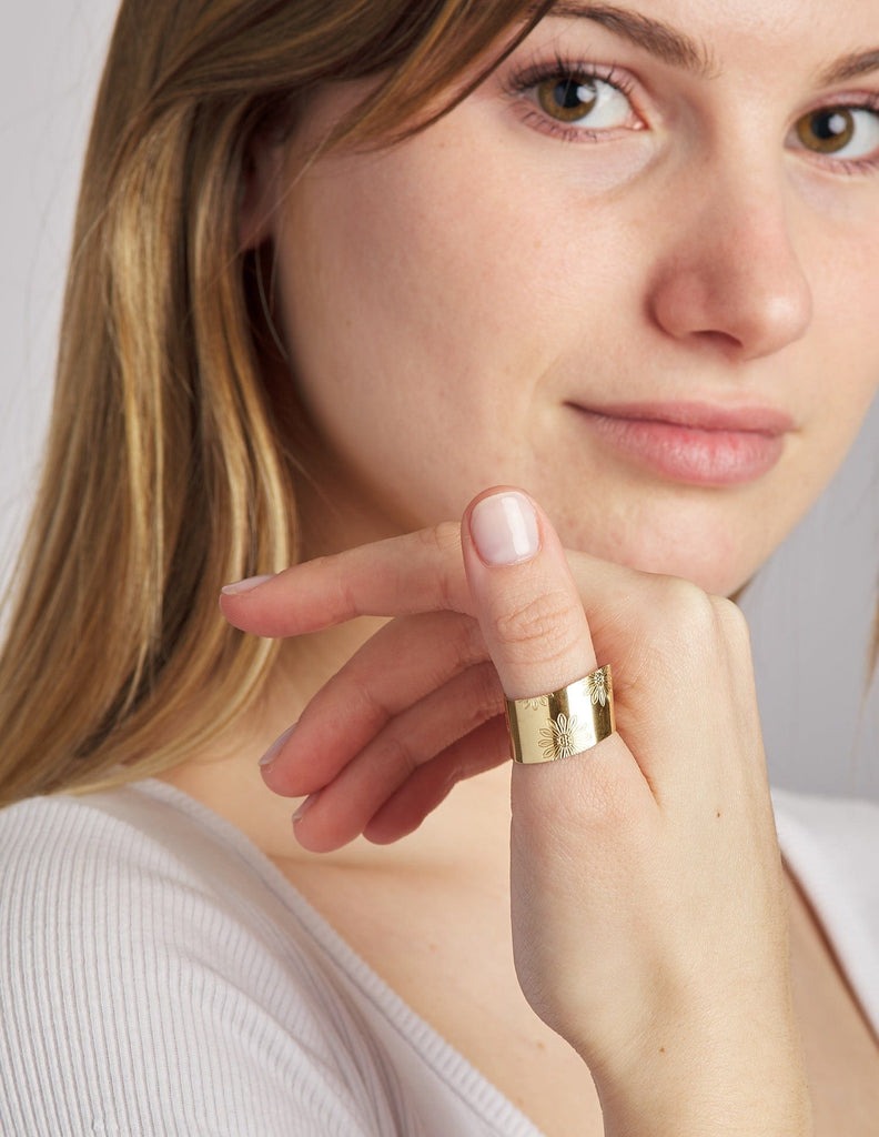 Anillo con diseño grabado Alba