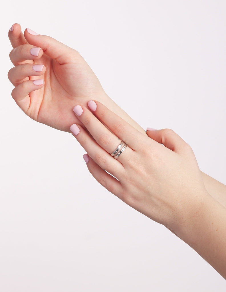 Anillo sencillo doble plateado