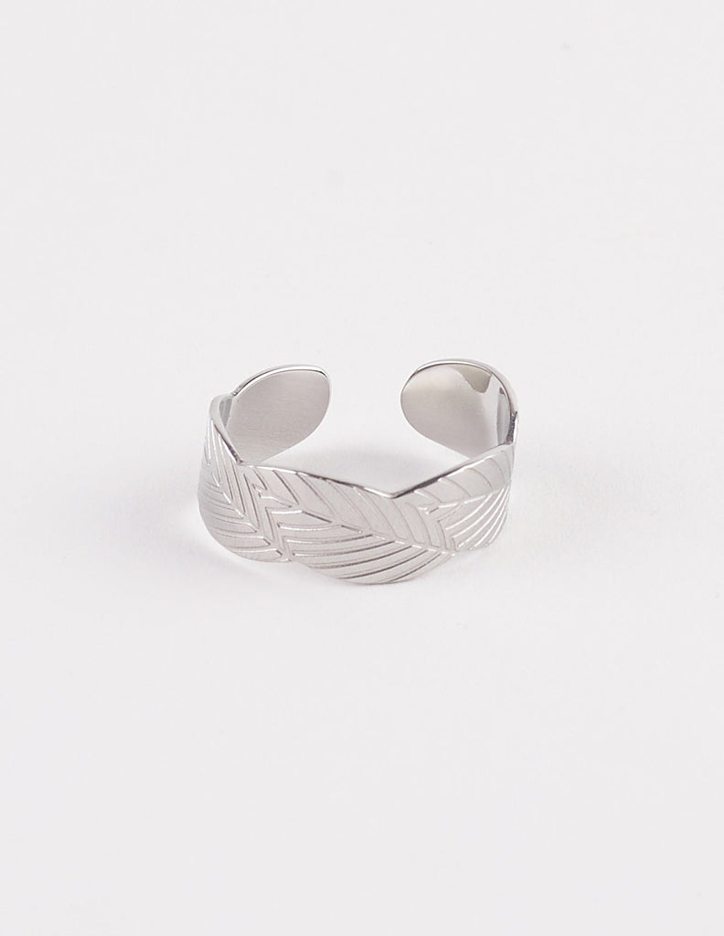 Anillo plateado con hojas Llivia