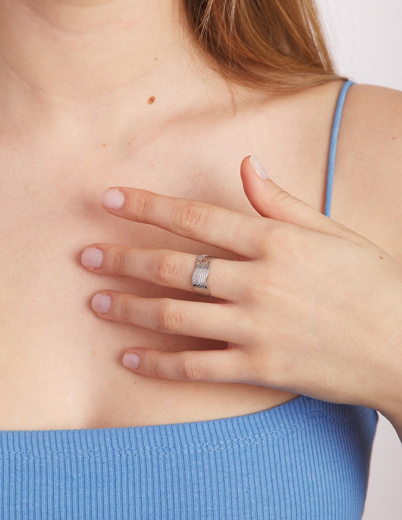 Anillo hoja Livia