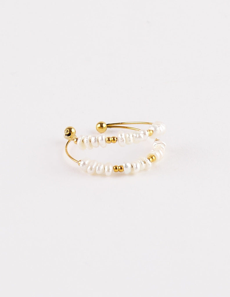 Anillo dorado con perlas 