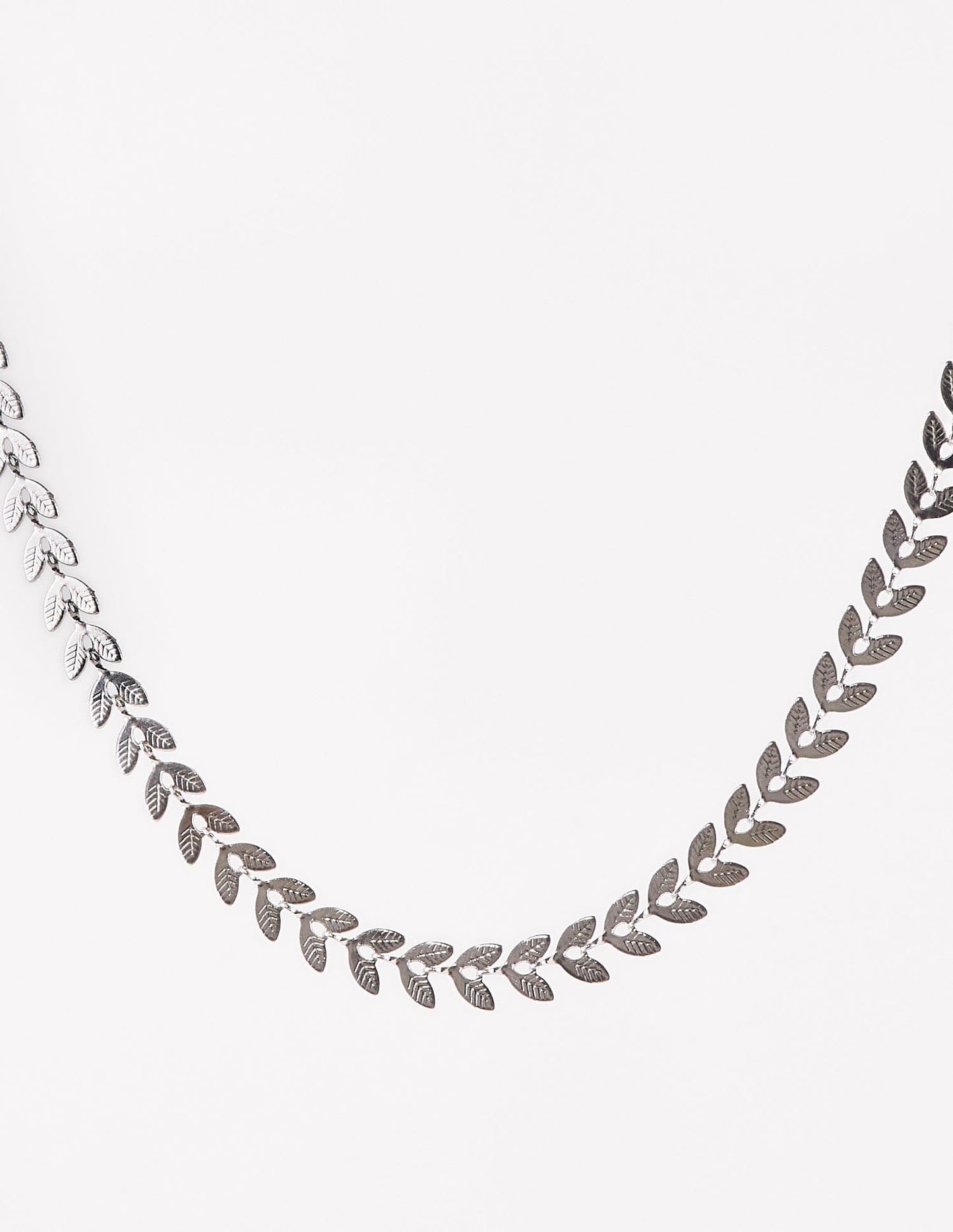 Collar con espiga plateada samira, collar ancho y largo.